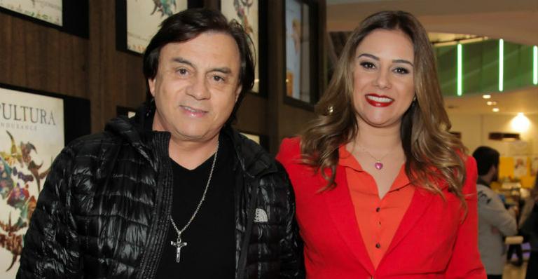Chitãozinho e a amada, Márcia, prestigiam documentário da banda Sepultura