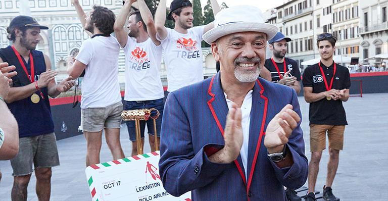 Christian Louboutin organiza torneio de Bike Polo para apresentar novo sneaker
