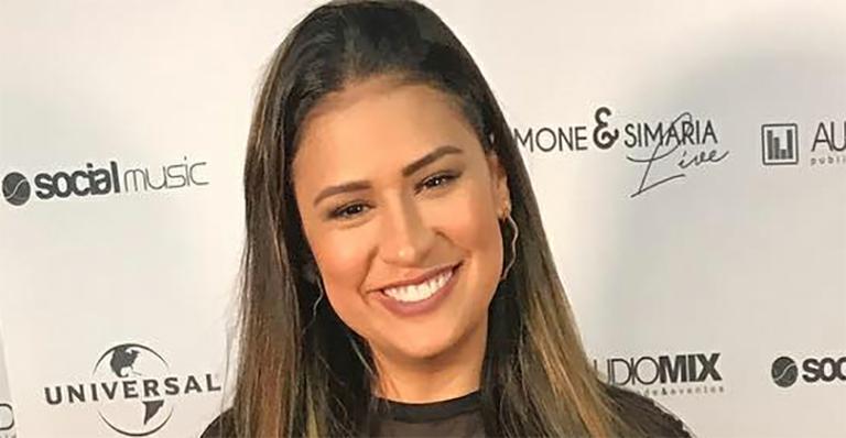 Uau! Simone Mendes, da dupla com Simaria, posa com look sexy e encanta fãs: ‘Tá ficando magrinha’