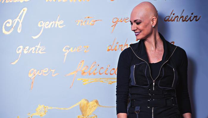 Laura Wie mostra sua força na luta contra câncer de mama
