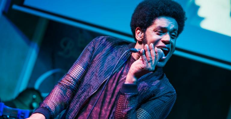César Mello investe na carreira de cantor lança o EP ‘O Agora’