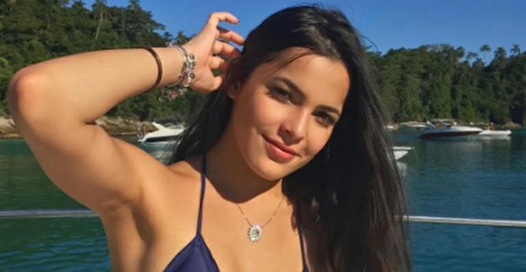 Emilly posa com cauda de sereia e internautas não perdoam: “Nem se compara a Isis Valverde”