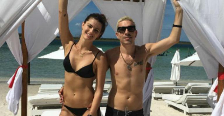 Isabeli Fontana e Di Ferrero curtem férias no Ceará