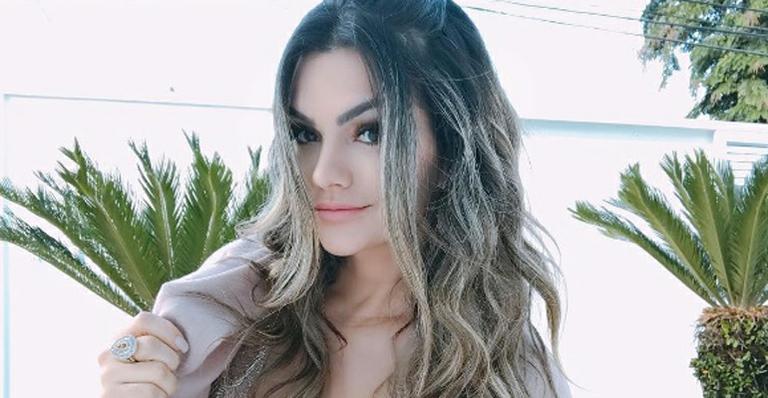 Kelly Key interrompe rotina de treinos para provar que não usa ‘Photoshop’