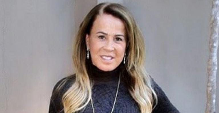 Zilu Camargo posa com decote ousado e ganha elogios: “Tentação de mulher”