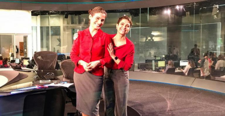 Após polêmica da blusa vermelha, Renata Vasconcellos e Sandra Annenberg se divertem com looks parecidos