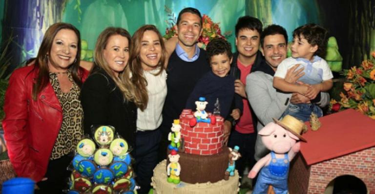 Wanessa Camargo reúne clã no aniversário do caçula