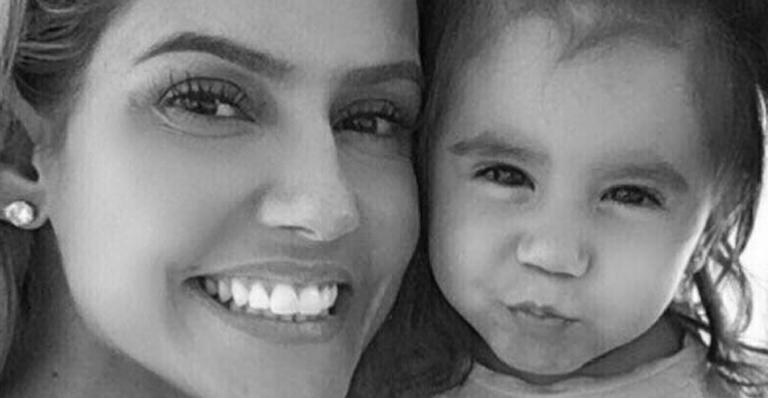 Deborah Secco posa com Maria Flor e se declara: “Sorri com os olhos”
