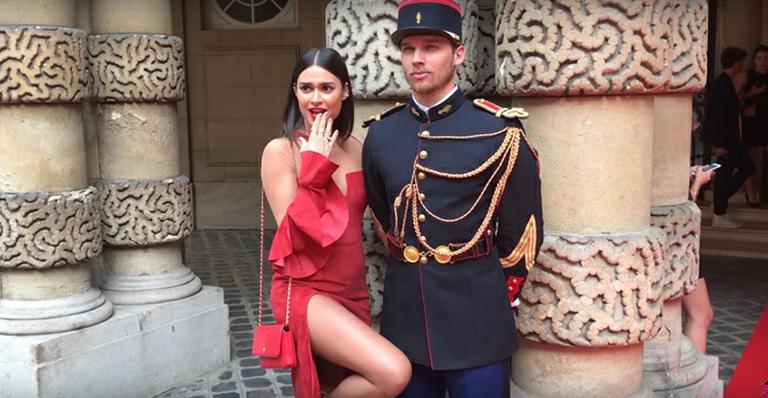 Após reclamar de mau cheiro dos franceses, Thaila Ayala sensualiza com segurança francês gato