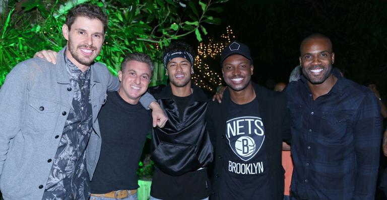 Bruninho celebra os 31 anos com amigos no Rio