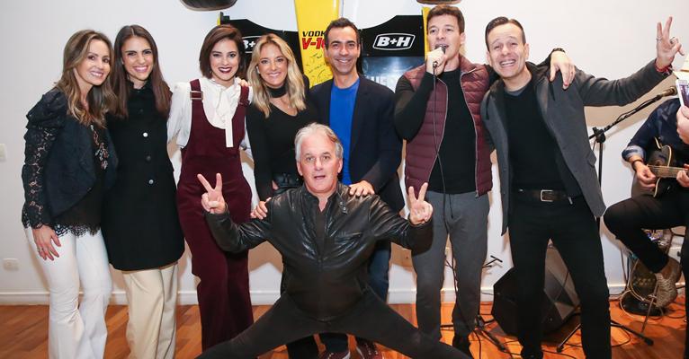 Otavio Mesquita celebra 58 anos ao lado de amigos como Ticiane Pinheiro, Rodrigo Faro e Chris Flores