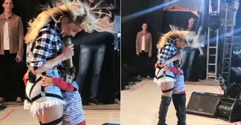 Caçula de Claudia Leitte canta com a mãe em show