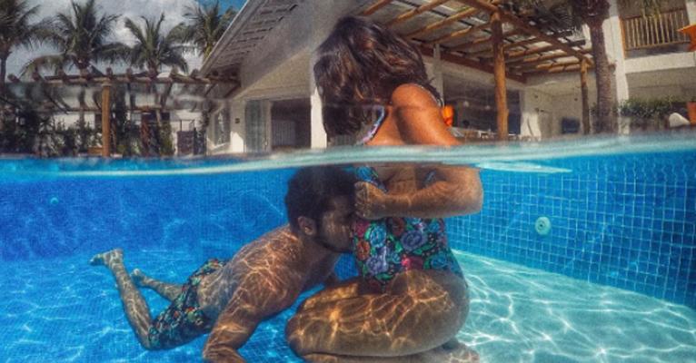 Bruno Gissoni celebra 1 mês da vida da filha, Madalena, com beijo na barriga de Yanna Lavigne