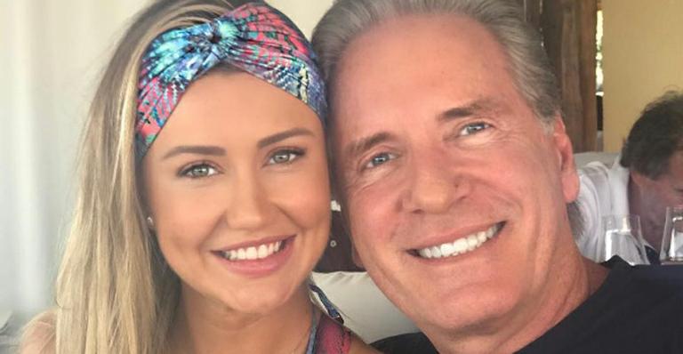 Roberto Justus posa com Ana Paula Siebert e se declara: “Amor da minha vida”