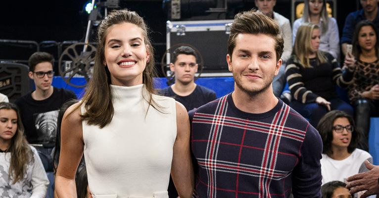Camila Queiroz revela que casamento com Klebber Toledo será em 2018