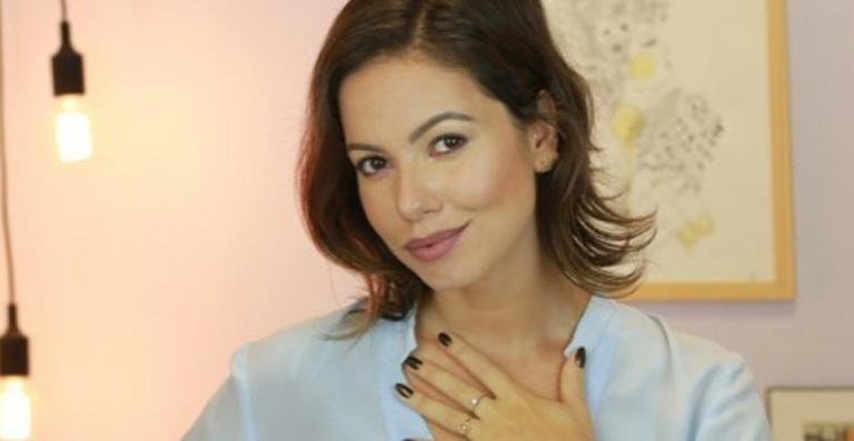 Grávida, Juliana Goes chora ao descobrir o sexo de seu bebê