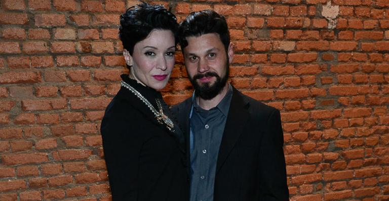 Com o amado, Marcelo, Patrícia Marx comemora seu 43 anos