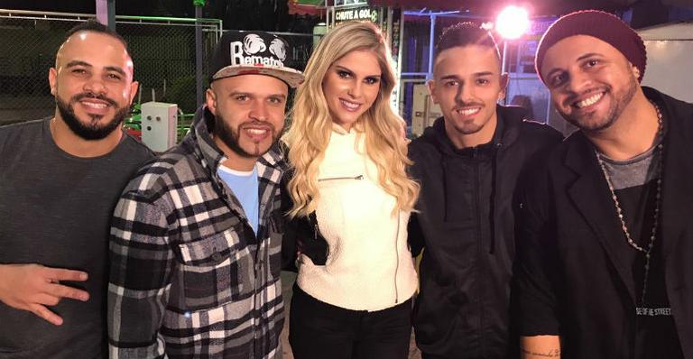 Bárbara Evans grava videoclipe do grupo Haridady