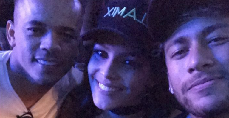 Cupido? Neymar brinca em foto com Emilly e amigo: “Meu casal”