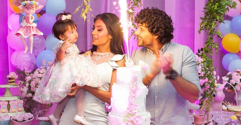 Jesus Luz e Carol Ramiro fazem festão para comemorar o primeiro aniversário da herdeira