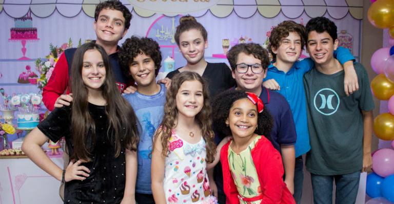 Com amigos, Duda Wendling comemora seus 11 anos