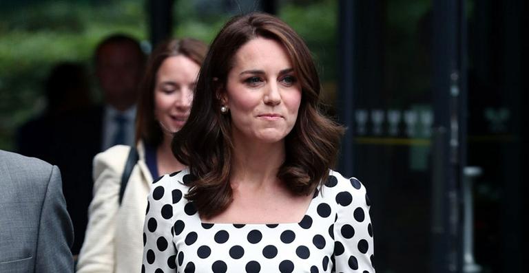 Kate Middleton exibe seu novo corte de cabelo em evento