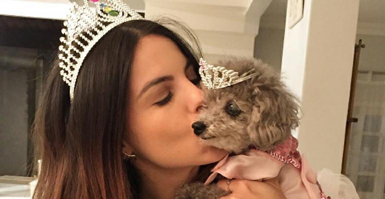 Sthefany Brito comemora aniversário de sua cachorrinha