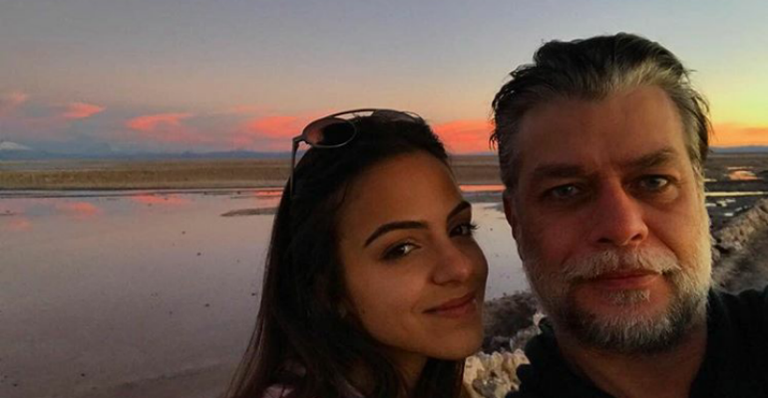 Fábio Assunção e Pally Siqueira passeiam em deserto de sal no Chile