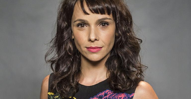Débora Falabella grava vídeo divertido sobre a briga em A Força do Querer