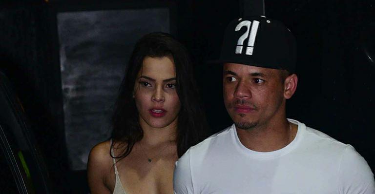 Ex-BBB Emilly Araújo curte noite com amigo de Neymar