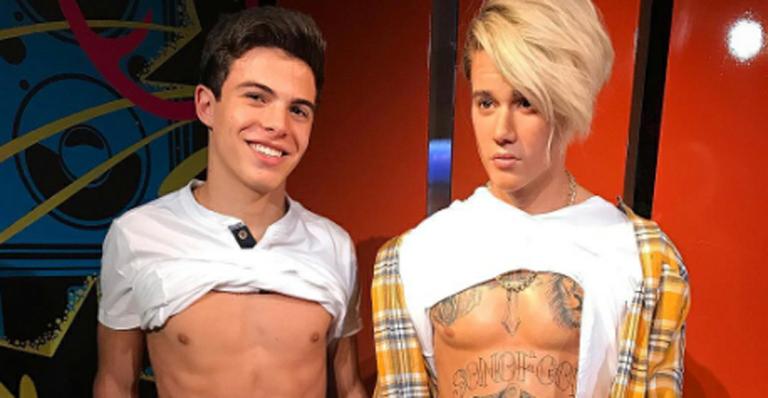 Thomaz Costa brinca em foto e compara tanquinho com o de Justin Bieber