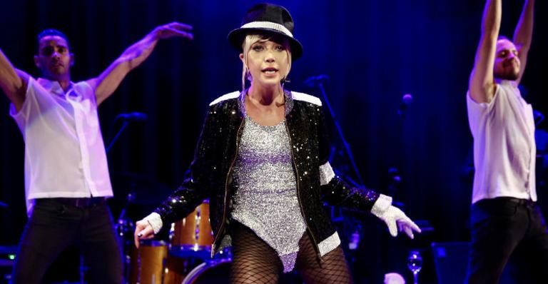 Luiza Possi interpreta sucessos de Michael Jackson em show em São Paulo
