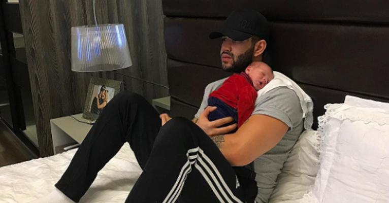 Gusttavo Lima posa com o filho, Gabriel, e se emociona: “Definição do que é amor”