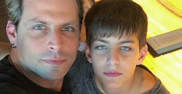 Henri Castelli se declara para o filho: “Meu melhor amigo”