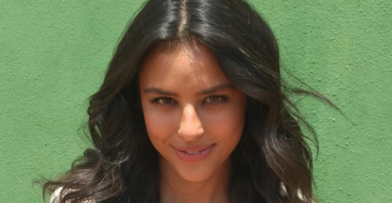 Yanna Lavigne publica foto e cinturinha impressiona os fãs