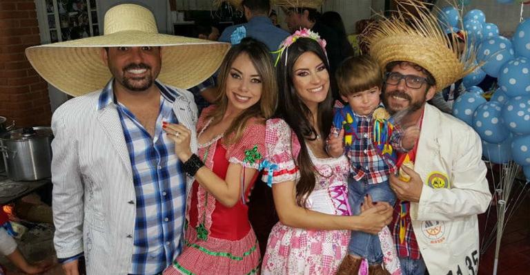 Com Edson, Hudson comemora 2 anos do filho, Davi