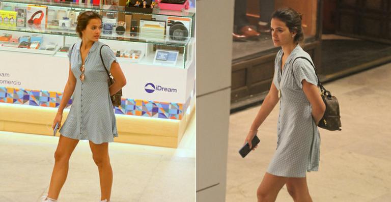 Após viagem, Bruna Marquezine curte passeio no Rio
