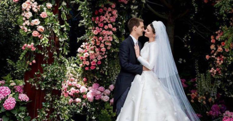 Miranda Kerr divulga fotos de seu casamento com  Evan Spiegel