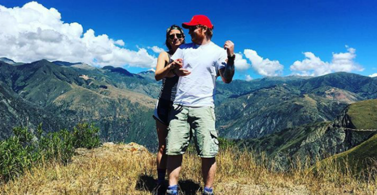 Ed Sheeran publica rara foto com a namorada, Cherry Seaborn