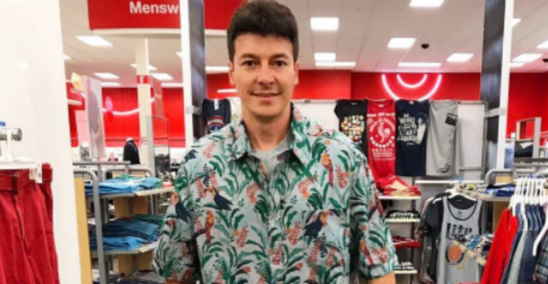 Em Orlando, Rodrigo Faro imita ‘look férias’ de Silvio Santos