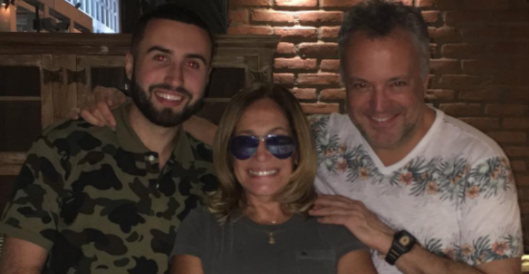 Susana Vieira posa ao lado do neto e do filho: “Não existe felicidade maior”