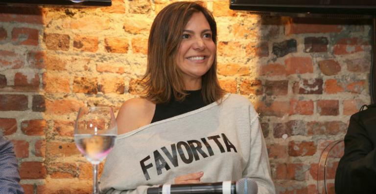 Carol Sampaio celebra 6 anos do Baile da Favorita