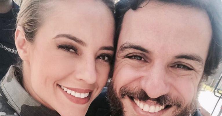 Paolla Oliveira posa com Rodrigo Lombardi nos bastidores de A Força do Querer e brinca: “Vai rolar confusão”