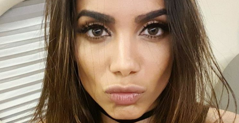 Anitta mostra detalhes de seu novo escritório no Rio