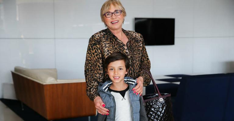 Arthur, filho de Eliana, prestigia musical infantil