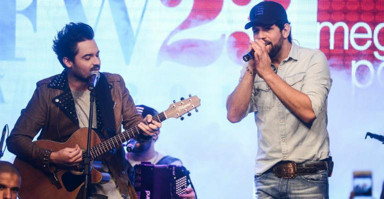 Fernando e Sorocaba: pocket show em encontro fashion