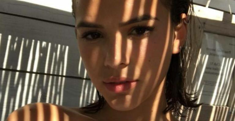 Bruna Marquezine exibe boa forma de biquíni em St. Tropez