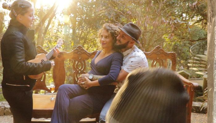 Maíra Charken celebra o noivado com Renato Antunes
