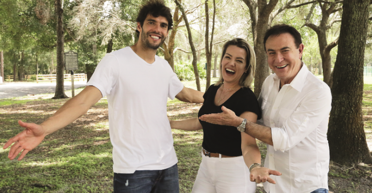Amaury Jr encontra Kaká e Scheila Carvalho nos EUA