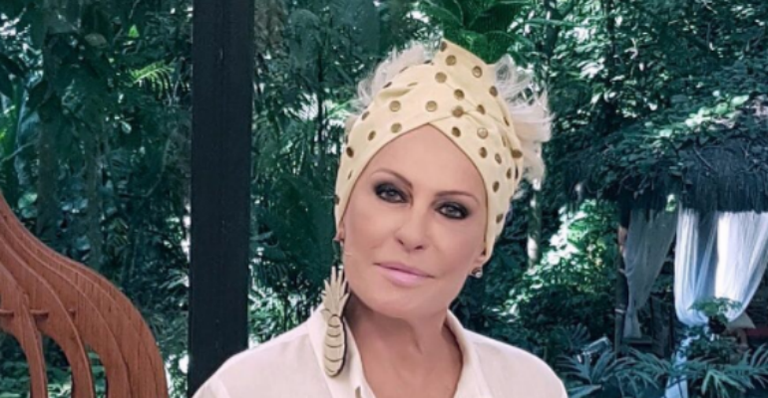Ana Maria Braga surge com turbante de abacaxi no ‘Mais Você’